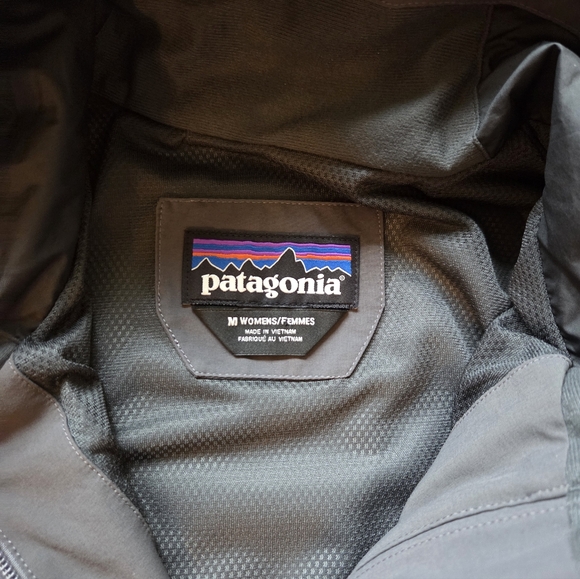 Patagonia Woman Rain Jacket - Picture 6 of 6